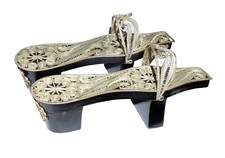 2x Mini Nalin Holzplateau Sandalen Filigran Metall Deko 18 cm