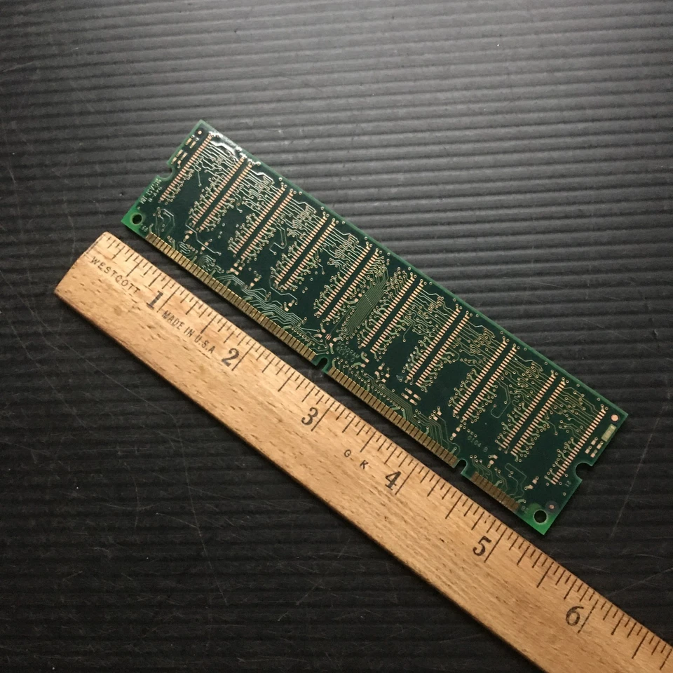 Micron 128MB PC100-222-620 SYNCH, 100MHz, CL2 Desktop Memory RAM (MT8LSDT1664AG) - Image 2 of 3