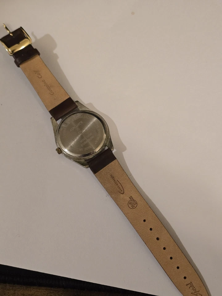 Reloj de cuarzo para hombre No Boundaries con correa de cuero de piel de becerro Foto 4 de 4