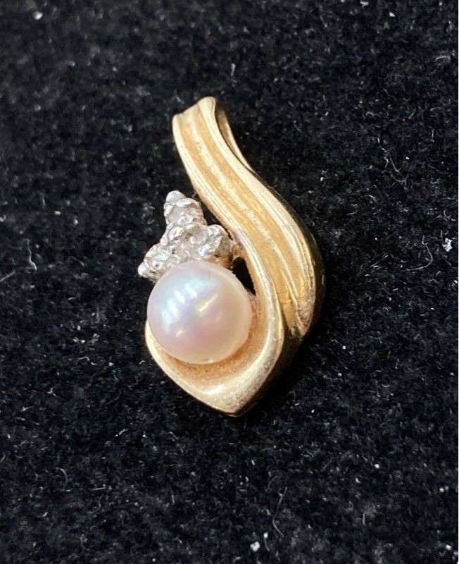 14k Yellow Gold Fine Jewelry Charm Pendant 2.03 Grams
