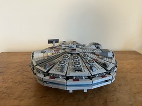 LEGO Star Wars 75105 Millennium Falcon complete w/ figs, accessories, manual