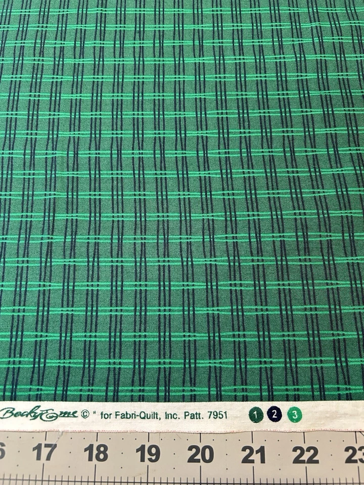 Tela con patrón de tejido Tattersall verde acolchado de fábrica #7951 por comprar en mi propio patio trasero Foto 2 de 4