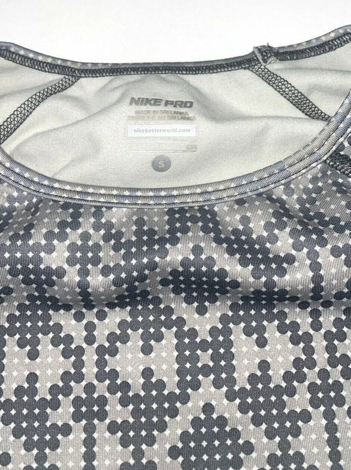 Camiseta Nike Pro Mujer Pequeña Estampado Geo Manga Larga Gris Diamante Punto Camiseta Foto 3 de 4