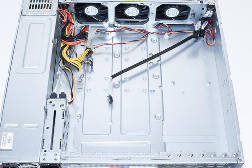 Supermicro CSE-826BE1C-R920LPB 12-Bay 3.5" SAS3 12Gbps 2U Server Chassis w/ NVME - Picture 4 of 5