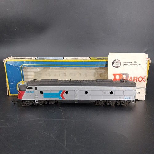 Tren de pasajeros AHM Rivarossi HO GM diésel EMD E8/E9 Amtrak 5121 #235 funciona | Zustand: Used