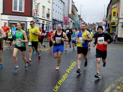 Foto 6x4 Omagh SPAR Halbmarathon 2016 (7) An Oghmagh Guys and gal takin c2016