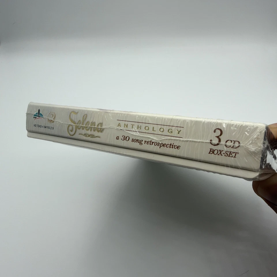 Selena - Anthology: A 30 Song Retrospective (CD, 1998, 3-Disc Set) NEW - Image 4 of 4