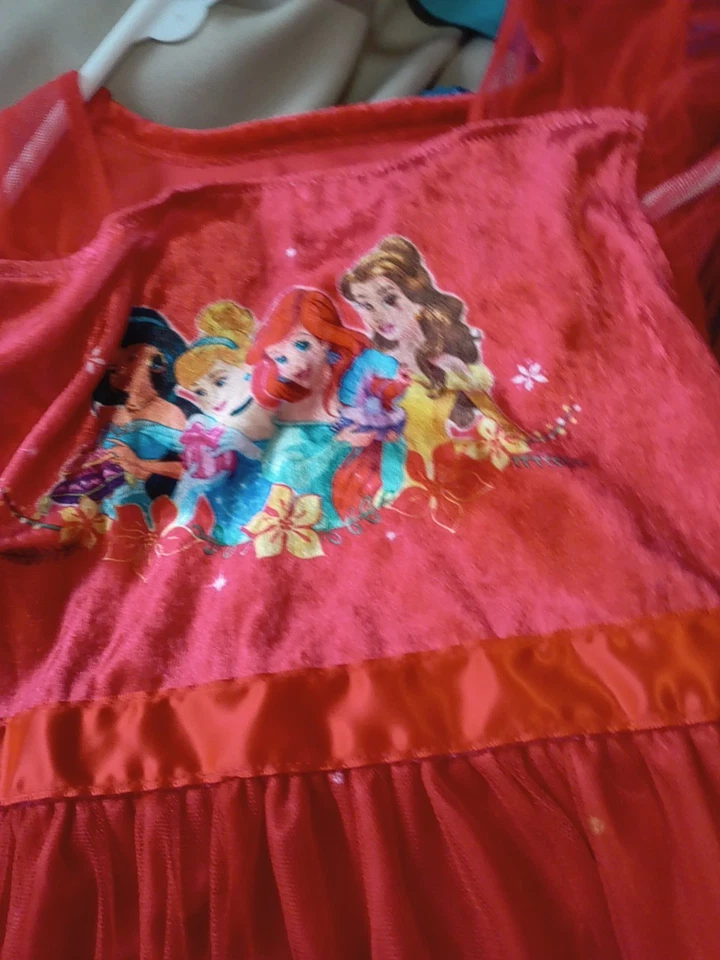VESTIDO PRINCESA NAVIDAD BELLE Disney... Precioso y raro talla 7/8 Foto 2 de 4