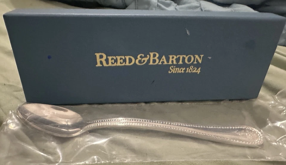 Nueva cuchara de alimentación infantil de acero inoxidable Reed & Barton cruz nueva sellada con caja Foto 4 de 4