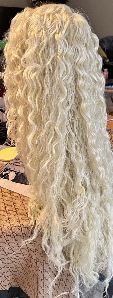 Peluca frontal de encaje Sensationnel Empress 613 rubia peluca de encaje sintético rizado en espiral Foto 4 de 4