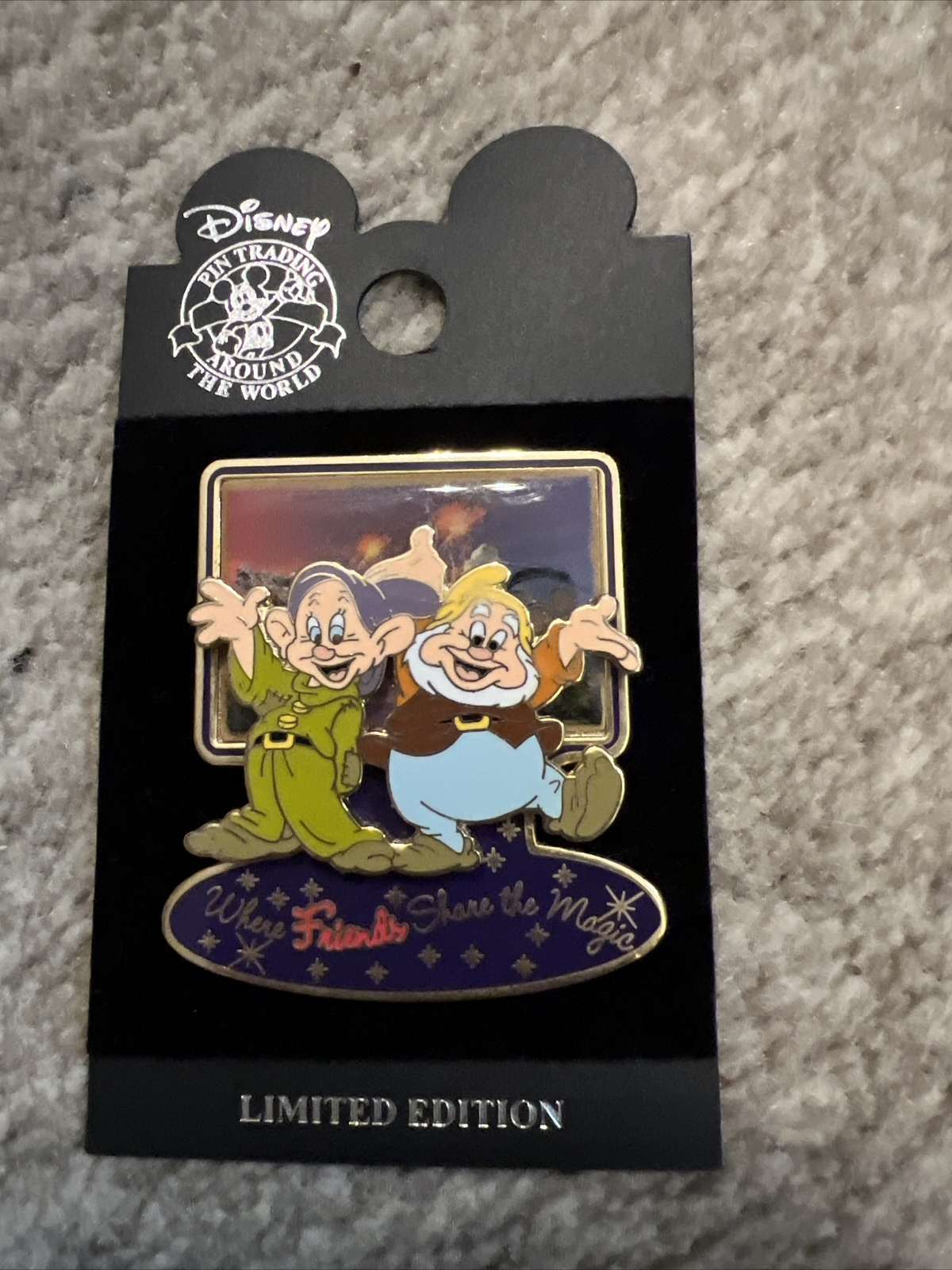 Disney Pin Where Friends Share the Magic Dopey & Happy 3D Dwarfs LE Pin