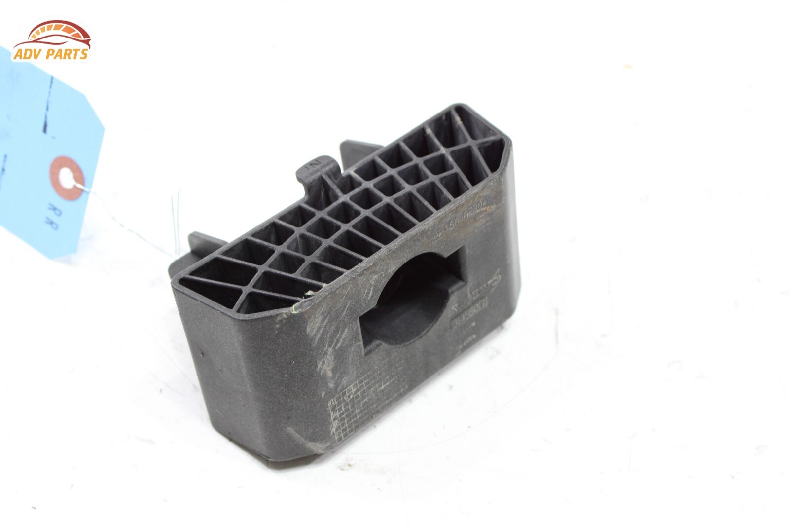 VOLVO XC90 REAR RIGHT SIDE JACK PAD POINT SUPPORT BRACKET OEM 2016