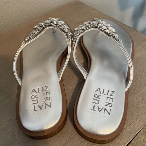 New Naturalizer Size 6 Silver Fallyn Flip Flops Rhinestone Regular Price $89.00 - Picture 3 of 6