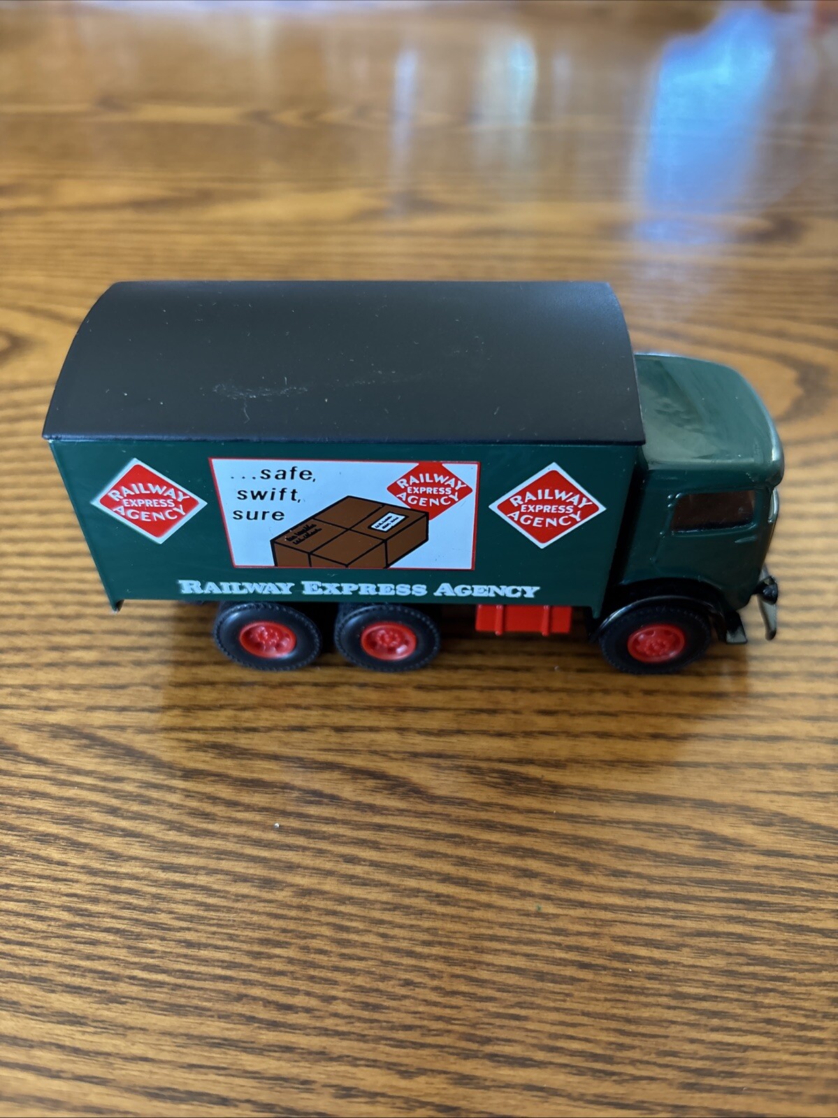 1991 Hartoy Mack Box Truck Railway Express Agency Green Delivery