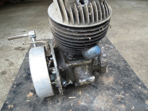 Ancien moteur de moto ou mobylette ancienne vieille moto - Picture 3 of 8