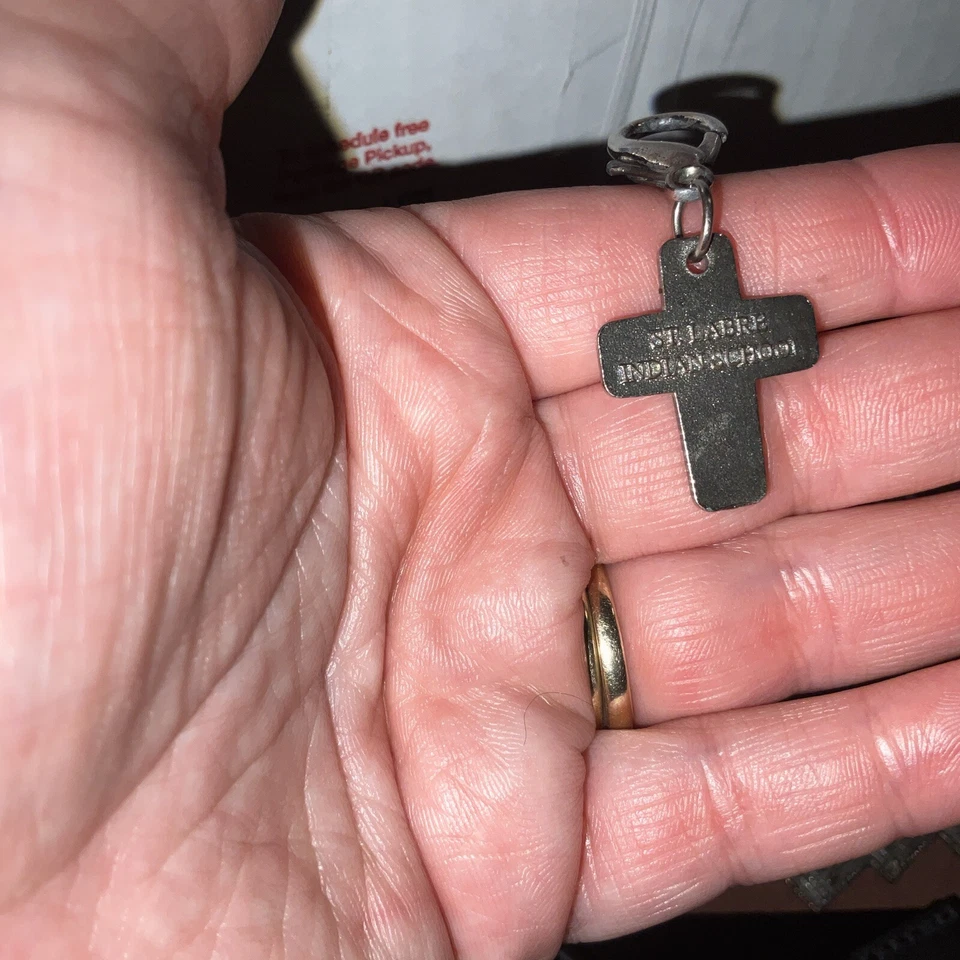 Escuela India St. Labre Cruz Incrustación Púrpura Clase de 2000 Foto 2 de 4