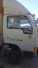 Porte avant et accessoires Nissan CABSTAR