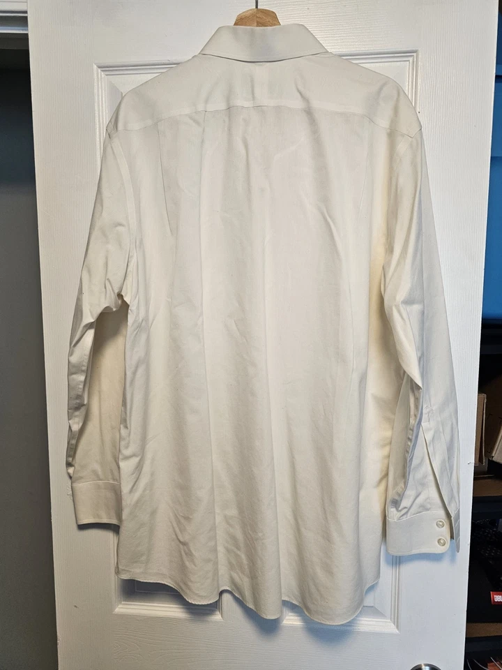 Camisa de vestir Charles Tyrwhitt 17,5-35 crema calce ajustado cuello extendido sin planchar Foto 3 de 3