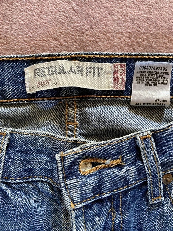 Levi’s 505 Men’s Regular Fit Straight Leg Jeans 34W 32L Medium Wash 5-Pocket, photo 2 of 4