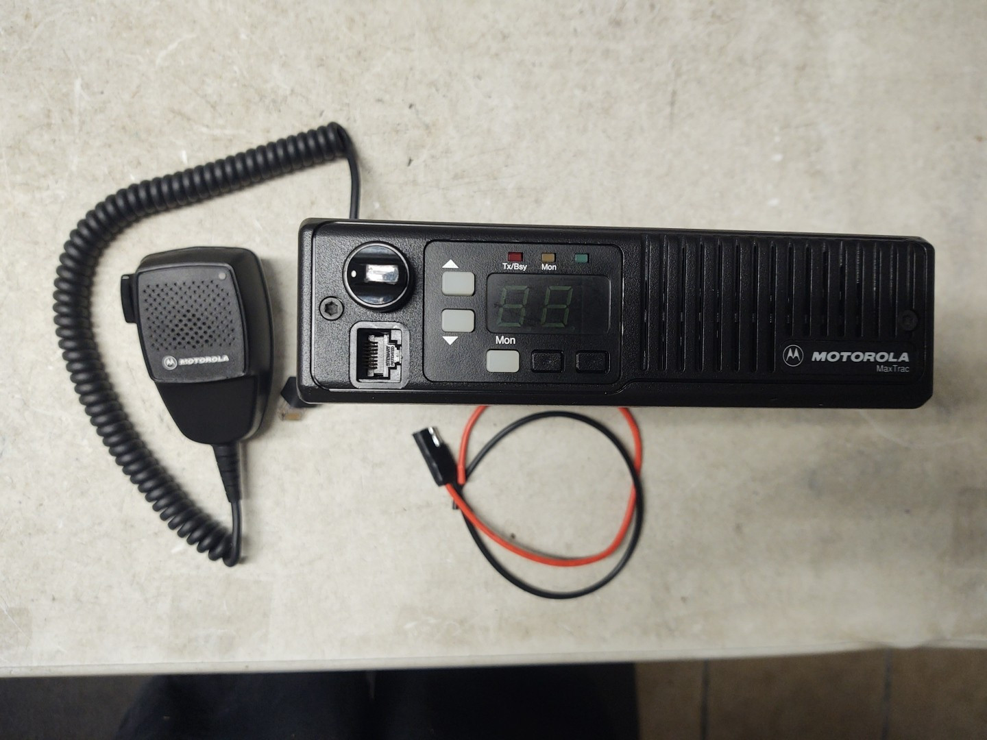 Motorola Maxtrac UHF 2way mobile radio with mic