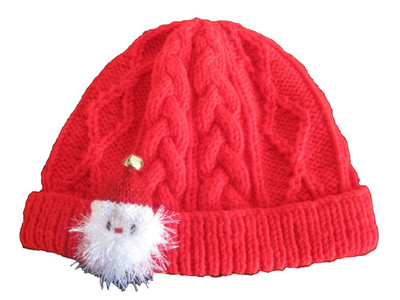 WEIHNACHTSMÜTZE ERWACHSENENGRÖSSE HANDGESTRICKT ROT ZOPFMUSTER. ARAN MIX. SUPER WARM. WEIHNACHTSMANN BROSCHE