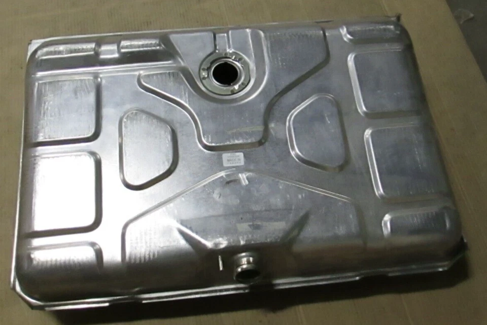 1961 年福特雷鸟油箱 F36BQ 加拿大制造开箱 — 第 2/4 张图片