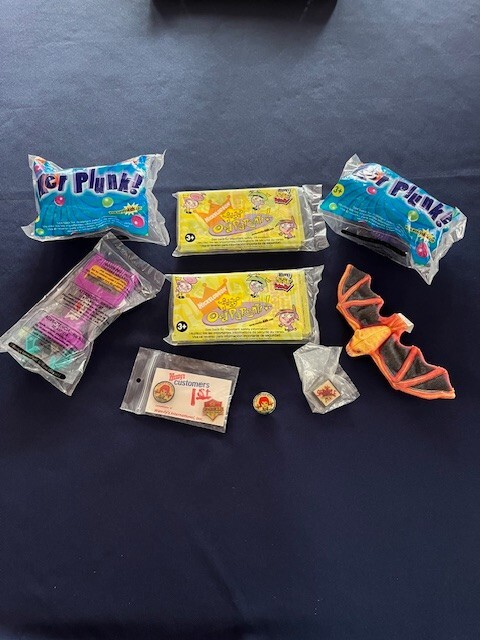 Vintage Lot of Wendy’s kid meal toys. and badges...some rare stuff...