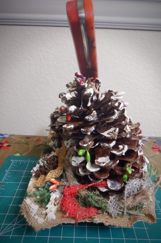Damascus Xmas Red Dagger knife display setup. lighted. Santas little helper - Picture 21 of 24