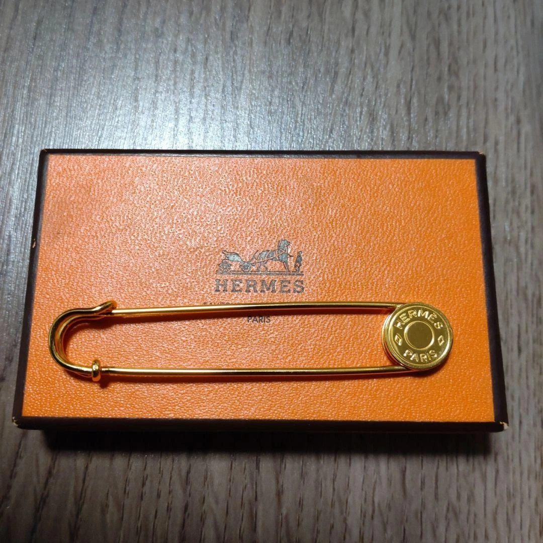 Hermes sale brooch pin
