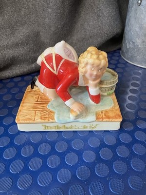 Vintage Applause Annie Figurine Hard Knock Life #8924 1982 Washing Floor Japan