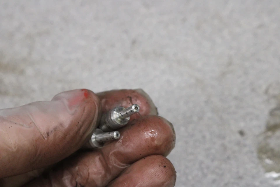 Honda CB350F 1973 cuatro chorros de aceite de extremo superior CB350 F W15-4601.SD Foto 3 de 3