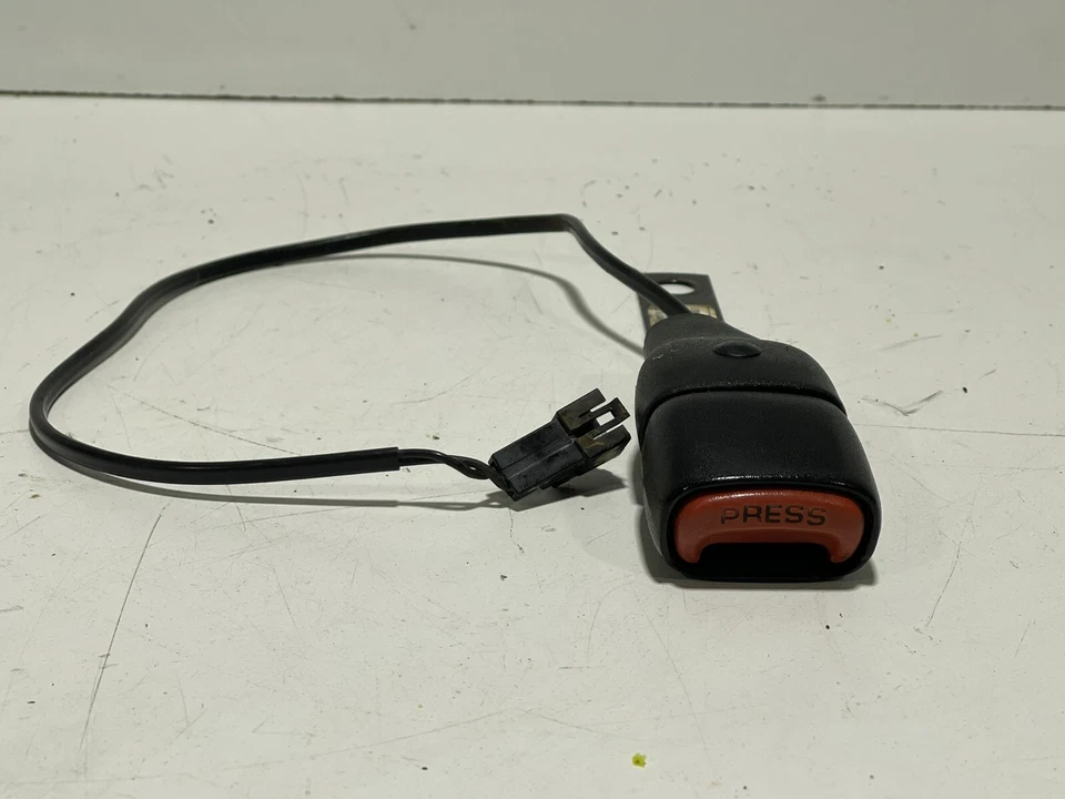 Jeep Wrangler TJ 2003-2006 conductor delantero izquierdo hebilla cinturón seguridad hembra con perno Foto 4 de 4