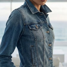  148 FREE PEOPLE light distressed blue jean jacket M