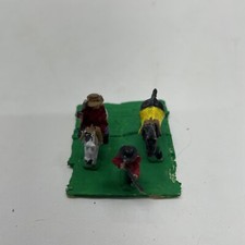 2 Vintage Toy Lead Painted Knights In Red Coats .5" Tall