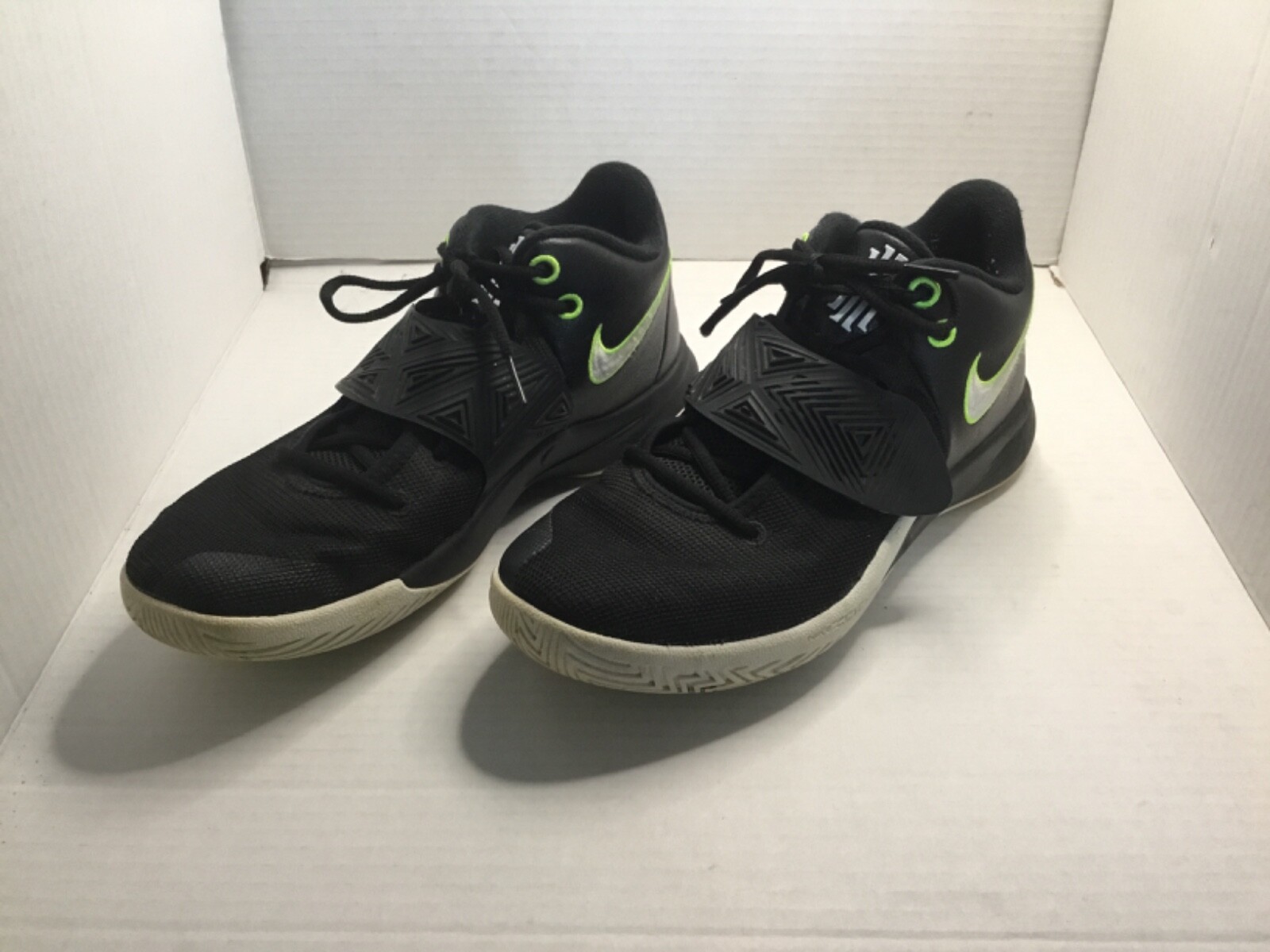 Size 9 - Nike Kyrie Flytrap 3 Black Volt - image 1