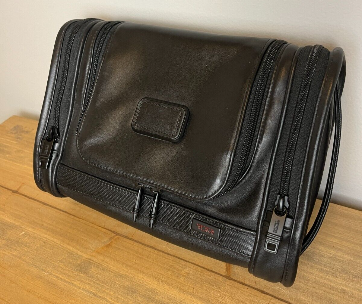 Tumi - Alpha 2 – LEATHER - Hanging Travel Kit Toiletry Bag - Black – 1021121041