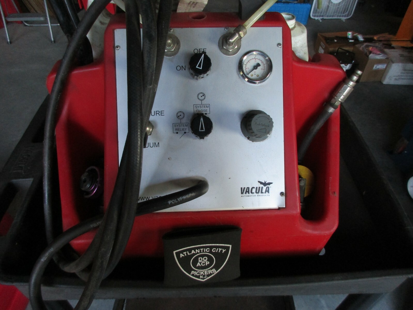 VACULA 120180350 PRESS OR VACUUM DRAIN TWIN BRAKE BLEEDER & CART