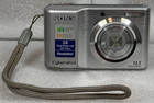 Sony Cyber Shot Dsc-S2100 12.1 Mp Digital Camera Silver Point+Shoot Aa Batteries