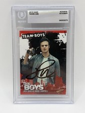 2025 SKYBOX THE BOYS JACK QUAID SIGNED HUGHIE TRADING CARD - BECKETT AUTO COA