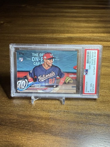2018 Topps Update - Juan Soto RC #US300 SP - Hands On Hip - PSA 8