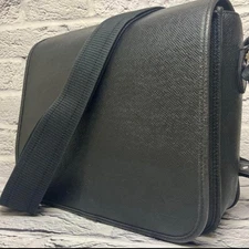 Louis Vuitton Taiga Andre BA1057 Black Messenger Bag Leather