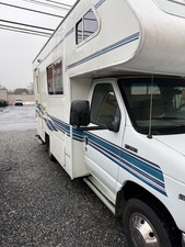 1997 Damon Ultra Sport 22’ Motorhome  Class C Ford E 350  10 Horse Motor-camper
