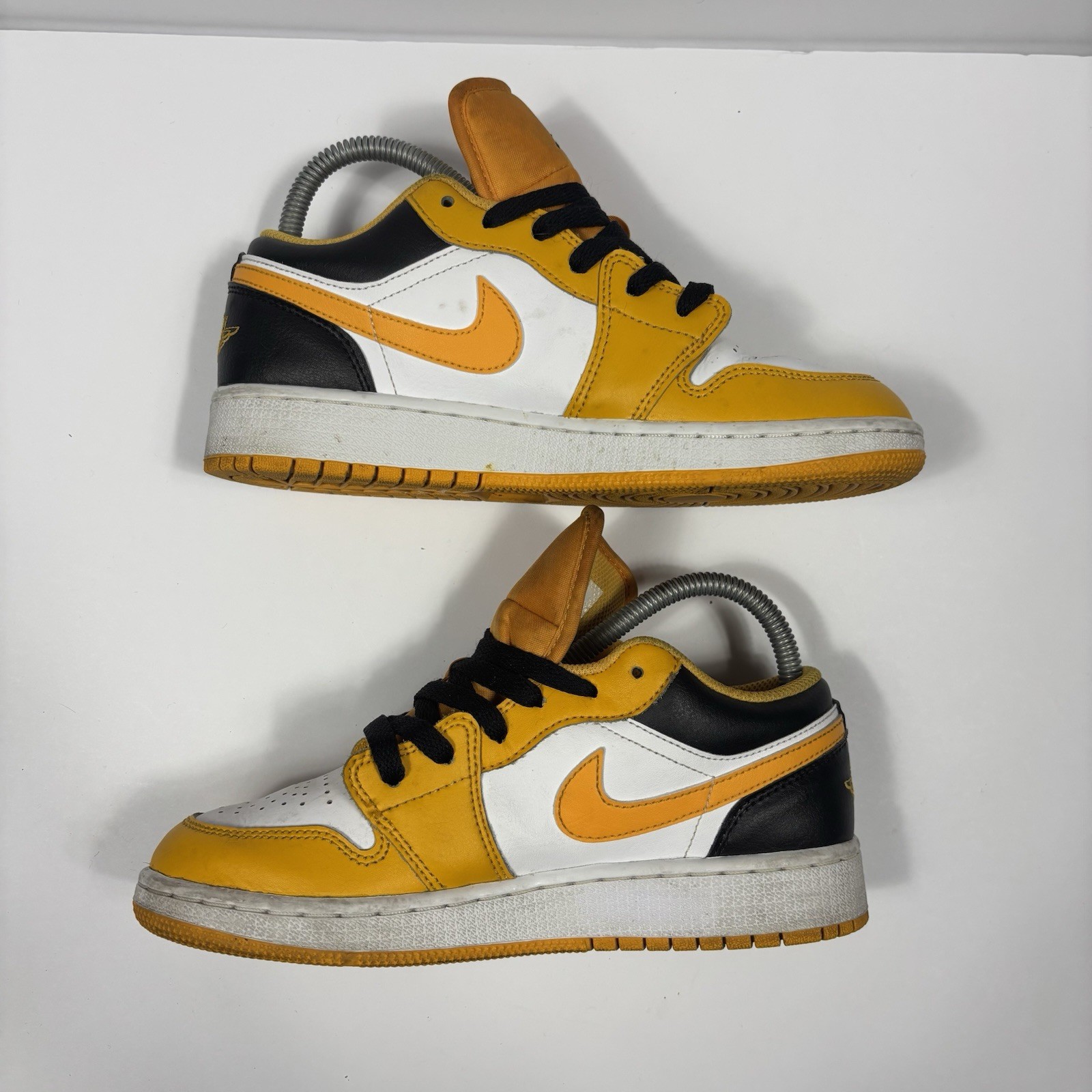 Jordan 1 Low Taxi White - 553560-701 Size 5Y