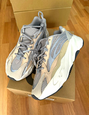 adidas Yeezy Boost 700 V2 Sneaker Low Top GY7924 Grau/Beige/Creme EU 38 2/3