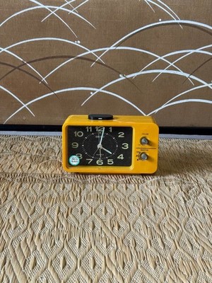 Vintage SEIKO Quartz Alarm Desk Clock Yellow Japan