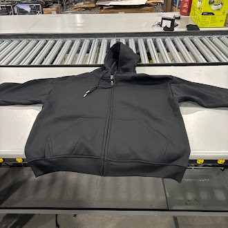 УНИВЕРСАЛЬНАЯ КУРТКА С КАПЮШОНОМ НА МОЛНИИ И СУМКОЙ СПЕРЕДИ - РАЗМЕР: ДЛЯ МУЖЧИН 2XL - ЧЕРНЫЙ