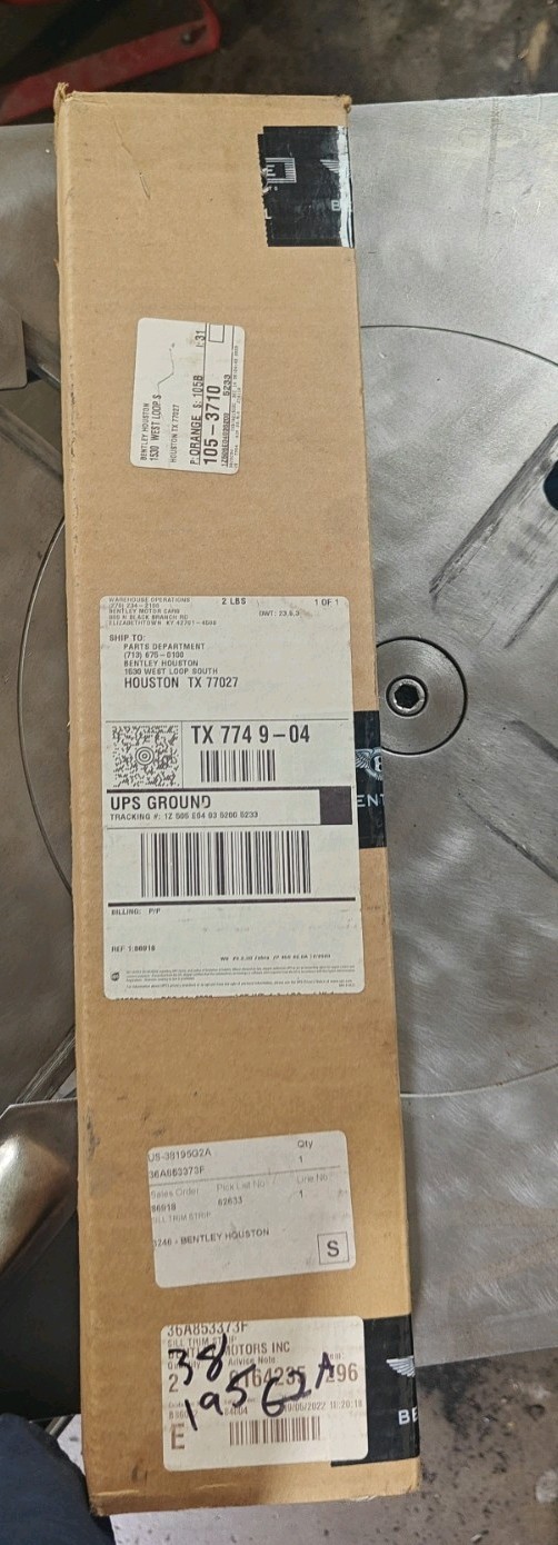 BENTLEY TRIM STRIP BLACK FOR DOOR TRIM