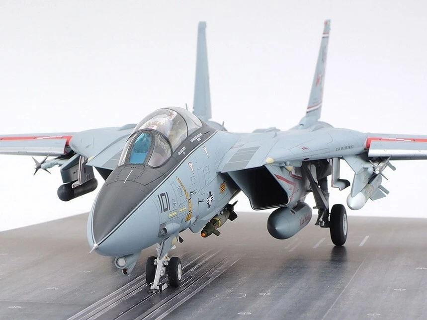 GRUMMAN F14 A TOMCAT con base di lancio 1-48 aereo militare caccia Tamiya 61122 - Immagine 3 di 4