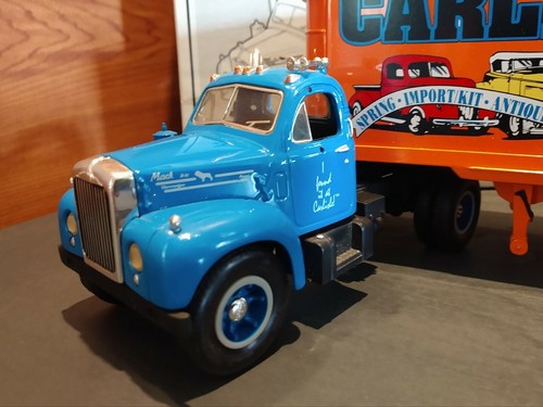 FIRST GEAR® 1960 B-61 MACK 1:34TH CARLISLE COLLECTIONS TRACTOR & TRAILER - Picture 2 of 12