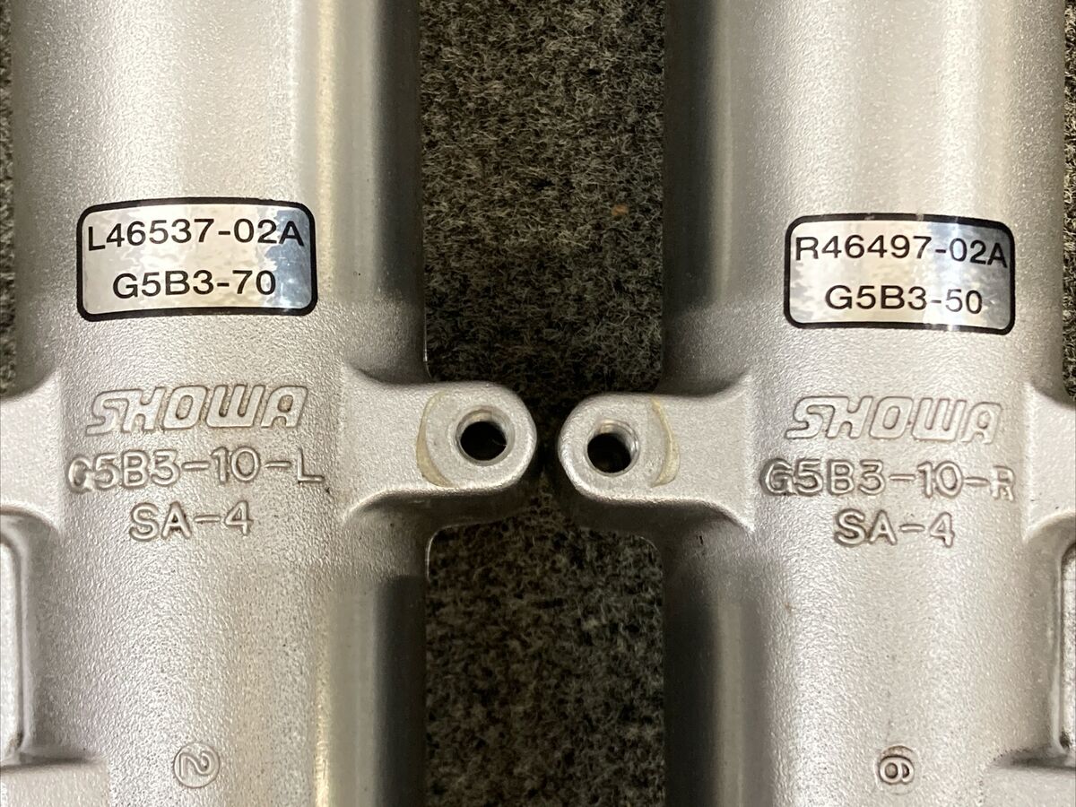 SHOWA G5B3-10-L G5B3-10-R ROAD KING LOWER FORK SLIDERS SHOWA G5B3-10-L G5B3-10-R ROAD KING LOWER FORK SLIDERS